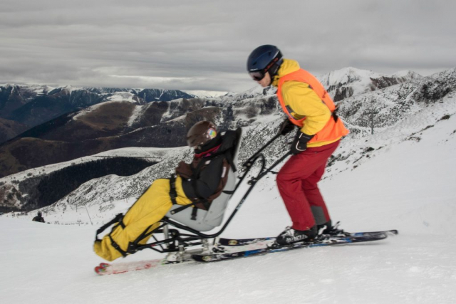 fauteuil ski glisse et belle vue sur la vallée