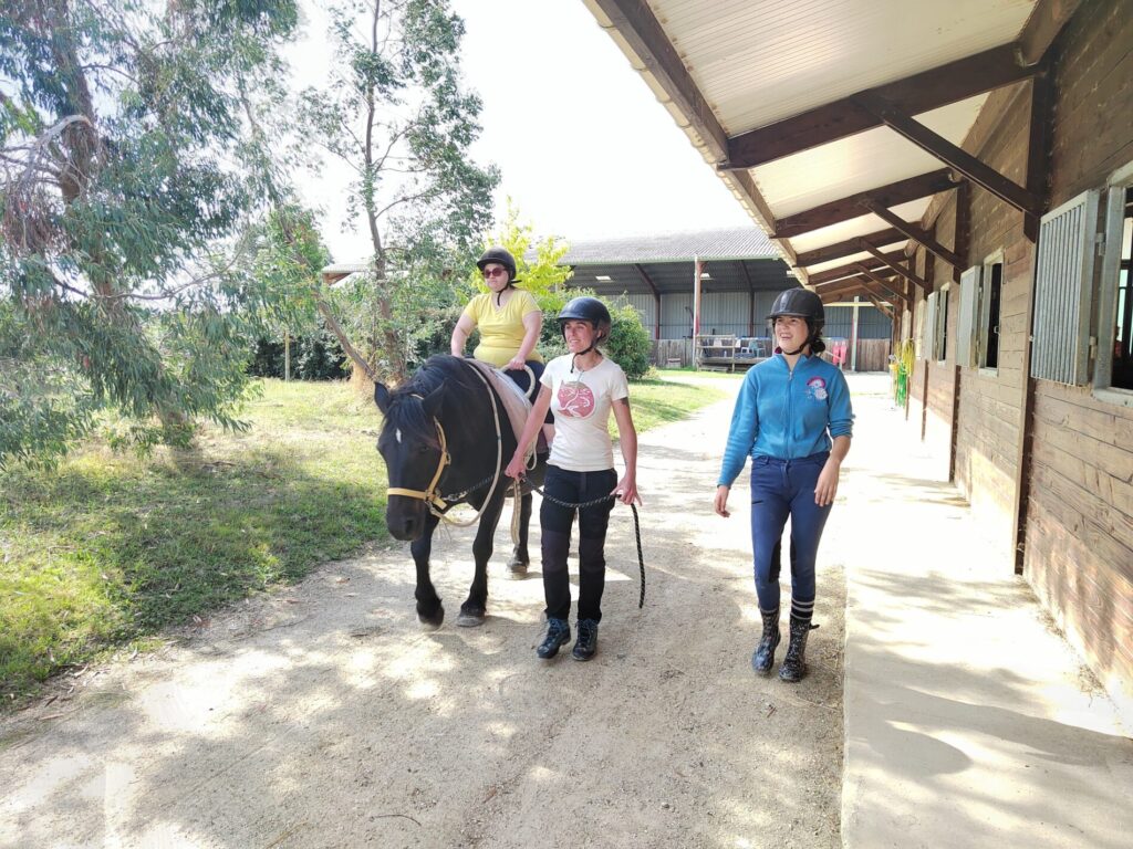 Participants pratiquant l'équitation