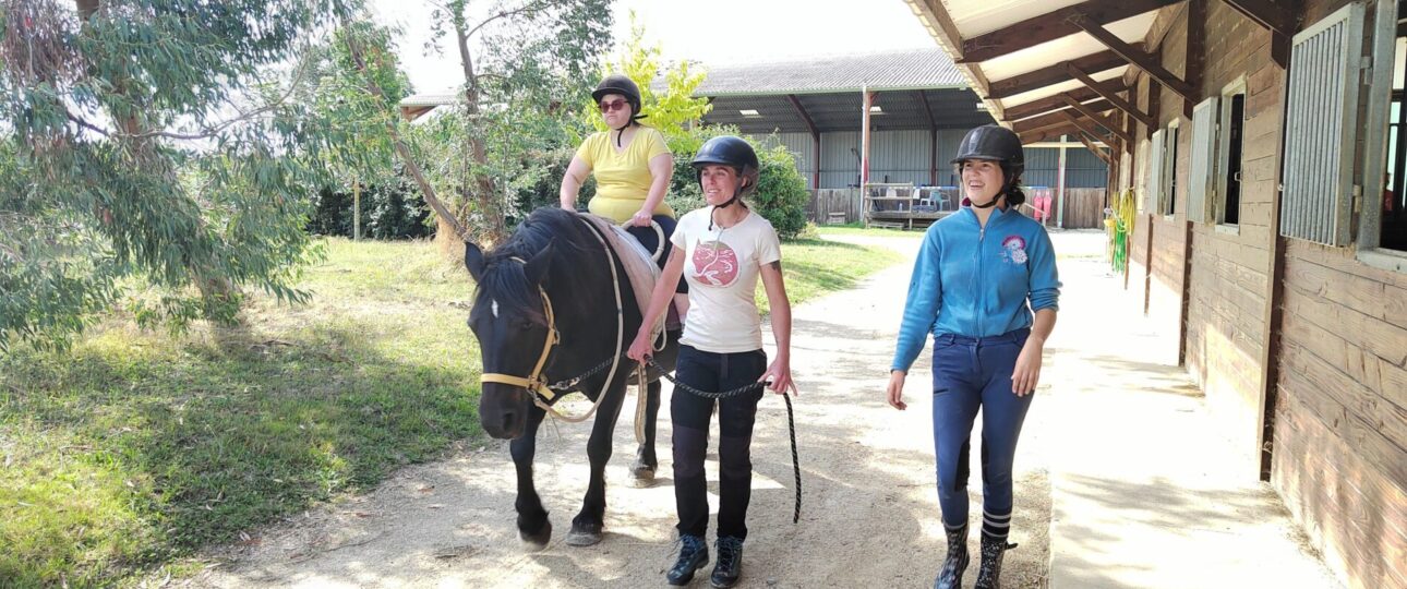 Participants pratiquant l'équitation